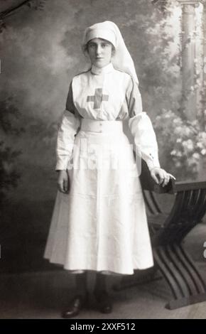 Un'infermiera della Croce Rossa britannica durante la prima guerra mondiale. Foto Stock