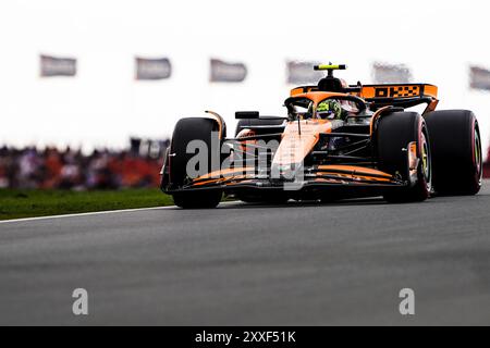 Zandvoort, Paesi Bassi. 24 agosto 2024. ZANDVOORT, PAESI BASSI - 24 AGOSTO: Lando Norris della McLaren gareggia nelle qualifiche durante la F1 - Heineken Dutch GP il 24 agosto 2024 a Zandvoort, Paesi Bassi. (Foto di Andre Weening/Orange Pictures) credito: Orange Pics BV/Alamy Live News Foto Stock