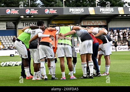 Westerlo, Belgio. 24 agosto 2024. I giocatori dell'OHL nella foto prima di una partita di calcio tra KVC Westerlo e Oud-Heverlee Leuven, sabato 24 agosto 2024 a Westerlo, il quinto giorno della stagione 2024-2025 della "Jupiler Pro League" prima divisione del campionato belga. BELGA FOTO JOHAN EYCKENS credito: Belga News Agency/Alamy Live News Foto Stock