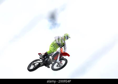 Zandvoort, Netherlands. 24th Aug, 2024. Circuit atmosphere. Formula 1 World Championship, Rd 15, Dutch Grand Prix, Saturday 24th August 2024. Zandvoort, Netherlands. Credit: James Moy/Alamy Live News Foto Stock