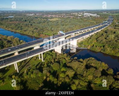 Thelwall Viaduct, autostrada M6 a Lymm, Warrington, Cheshire, Inghilterra, Foto Stock