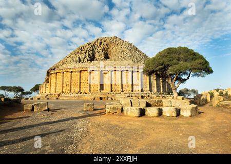 Il Mausoleo reale della Mauretania, la tomba del re berbero Giuba II e della regina Cleopatra Selene II, provincia di Tipaza, Algeria. Foto Stock