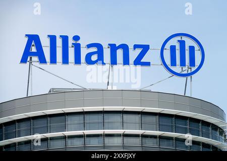 Marchio Allianz Sign Insurance Company Logo sull'edificio Foto Stock