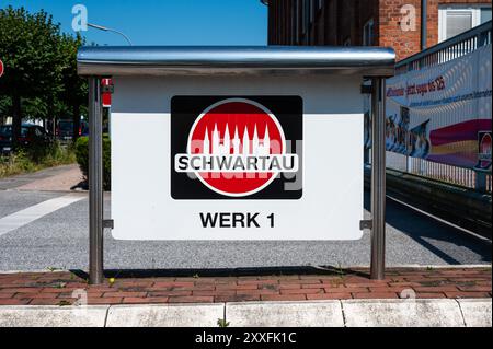 Bad Schwartau, Germania, 20 luglio 2024 - segno della fabbrica alimentare locale di Schwartau Foto Stock