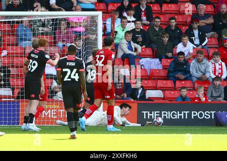 Oakwell Stadium, Barnsley, Inghilterra - 24 agosto 2024 - durante la partita Barnsley contro Northampton Town, Sky Bet League One, 2024/25, Oakwell Stadium, Barnsley, Inghilterra - 24 agosto 2024 crediti: Arthur Haigh/WhiteRosePhotos/Alamy Live News Foto Stock