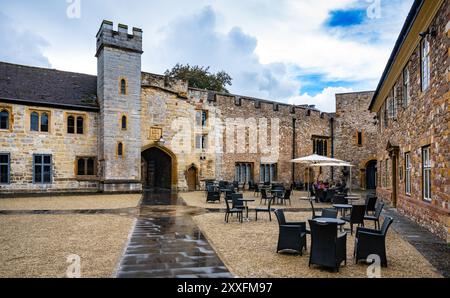 Il cortile del Castello di Taunton, che ospita il Museo di Somerset, Taunton, Castle Green, Somerset, Inghilterra, REGNO UNITO. Foto Stock