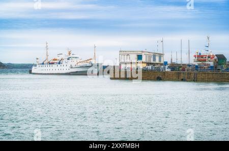 LA RMV Scillonian III è una nave passeggeri che fornisce il principale servizio di traghetto per le isole Scilly. Penzance, Cornovaglia, Inghilterra, Regno Unito. Foto Stock