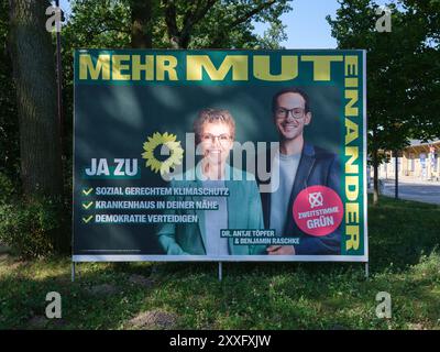 HOPPEGARTEN, GERMANIA - 24 AGOSTO 2024: Cartellone del Green Party per le elezioni parlamentari statali del settembre 2024 a Brandeburgo. Foto Stock