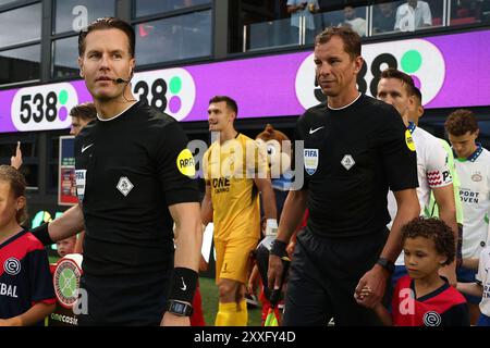 Almere, Paesi Bassi. 24 agosto 2024. ALMERE, 24-08-2024, Yanmar Stadium, football, Dutch Eredivisie, stagione 2024/2025, durante il match Almere City - PSV, arbitro Danny Makkelie Credit: Pro Shots/Alamy Live News Foto Stock