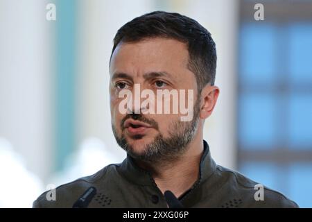 Kiev, Ucraina. 24 agosto 2024. Volodymyr Zelenskyy, presidente dell'Ucraina, partecipa a un briefing congiunto sul 33° anniversario dell'indipendenza dell'Ucraina il 24 agosto 2024 a Kiev, Ucraina. Credito: SOPA Images Limited/Alamy Live News Foto Stock