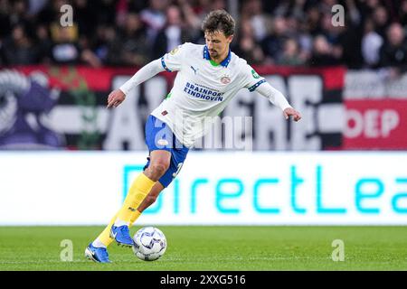 Almere, Paesi Bassi. 24 agosto 2024. ALMERE, PAESI BASSI - 24 AGOSTO: Olivier Boscagli del PSV dribbles durante la partita olandese Eredivisie tra Almere City FC e PSV allo Yanmar Stadion il 24 agosto 2024 ad Almere, Paesi Bassi. (Foto di Patrick Goosen/Orange Pictures) credito: dpa/Alamy Live News Foto Stock