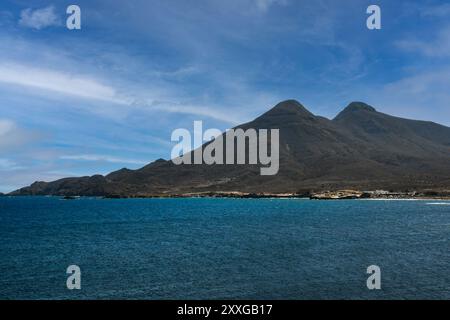 Costa di Cabo de Gata nella zona di Isleta del Moro, una città di pescatori situata vicino a Los Escullos Foto Stock