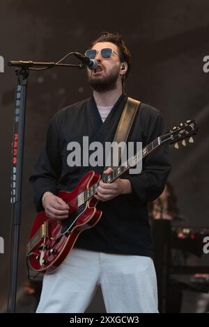 Southsea, Hampshire, UK, Courteeners sul palco comune al Victorious Festival sabato 24 agosto 2024 Photo Credit Emma Terracciano/Alamy Live News Foto Stock