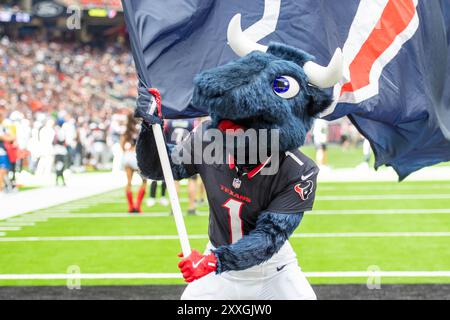 Houston, Texas, Stati Uniti. 24 agosto 2024: La mascotte degli Houston Texans Toro celebra un touchdown durante una gara di pre-stagione tra i Los Angeles Rams e gli Houston Texans a Houston, Texas. Credito Trask Smith/CSM: Cal Sport Media/Alamy Live News Foto Stock