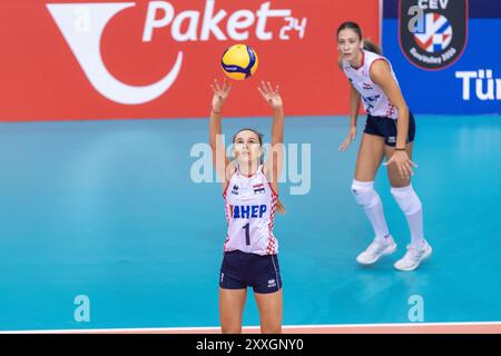 Osijek, Hrvatska. 24 agosto 2024. Karla Antunovic di Croazia in azione durante la partita di qualificazione femminile al CEV EuroVolley 2026 tra Croazia e Romania a Osijek, Croazia, il 24 agosto 2024. Foto: Borna Jaksic/PIXSELL credito: Pixsell/Alamy Live News Foto Stock