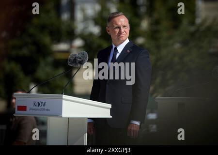 Kiev, Ucraina. 24 agosto 2024. Il presidente polacco Andrzej Duda pronuncia le sue osservazioni durante le celebrazioni per il 33° anniversario dell'indipendenza Ucraina in Piazza Sophia, 24 agosto 2024 a Kiev, Ucraina. Credito: Presidenza Ucraina/Ufficio stampa presidenziale ucraino/Alamy Live News Foto Stock