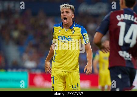 Valencia, Spagna. 24 agosto 2024. VALENCIA, SPAGNA - 24 AGOSTO: Ivan Alejo ala destra di Cadice CF reagisce durante la partita LaLiga Hypermotion tra Levante UD e Cadice CF allo stadio Ciutat de Valencia il 24 agosto 2024 a Valencia, Spagna. (Foto di Jose Torres/Photo Players Images/Magara Press) credito: Magara Press SL/Alamy Live News Foto Stock