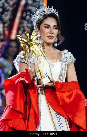 Provincia di Chonburi, Thailandia. 24 agosto 2024. La concorrente del Perù Catalina Marsano è stata premiata con il concorso di bellezza transgender Miss International Queen 2024 al Tiffany's Show Theatre di Pattaya, provincia di Chonburi, Thailandia, il 24 agosto 2024. (Foto di Anusak Laowilas/NurPhoto)0 credito: NurPhoto SRL/Alamy Live News Foto Stock