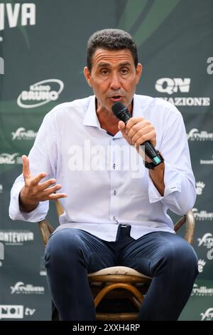 Marina di Pietrasanta, Lucca, Italia. 24 agosto 2024. Generale dell'esercito Roberto Vannacci membro del Parlamento europeo e autore del libro "il coraggio vince" in un dibattito a la Versiliana. (Credit Image: © Stefano dalle Luche/Pacific Press via ZUMA Press Wire) SOLO PER USO EDITORIALE! Non per USO commerciale! Foto Stock