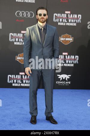 Chris Evans alla prima mondiale di "Captain America: Civil War" tenutasi al Dolby Theatre di Hollywood, USA il 12 aprile 2016 Foto Stock