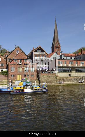 Europa, Germania, Schleswig-Holstein, regione metropolitana di Amburgo, Lauenburg, Elba, vista dal battello a vapore Kaiser Wilhelm sulla passeggiata dell'Elba Foto Stock