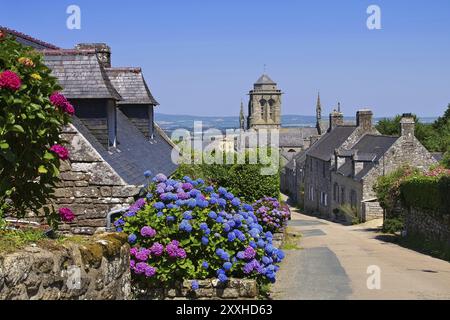 Il villaggio medievale di Locronan in Bretagna, Francia, il villaggio medievale di Locronan, Bretagna in Francia, Europa Foto Stock