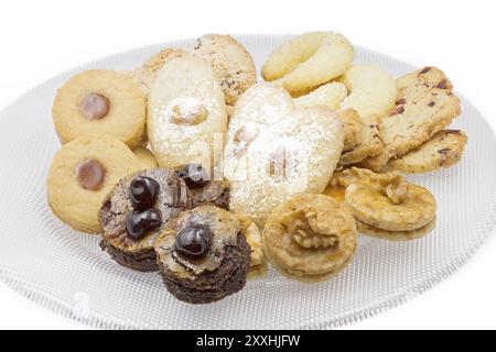 Biscotti di Natale su un piatto di vetro Foto Stock