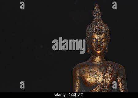 Paesi Bassi. Ottobre 2022. Statua del buddha in posa calma e riposante. Shakyamuni Buddha è un insegnante spirituale, una delle tre religioni mondiali Foto Stock