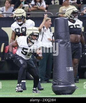 New Orleans, Stati Uniti. 23 agosto 2024. Il defensive end dei New Orleans Saints Isiaiah Foskey (55) partecipa ad un'esercitazione durante una sessione di allenamento aperta al Caesars Superdome venerdì 23 agosto 2024 a New Orleans, Louisiana. (Foto di Peter Forest/SipaUSA) credito: SIPA USA/Alamy Live News Foto Stock