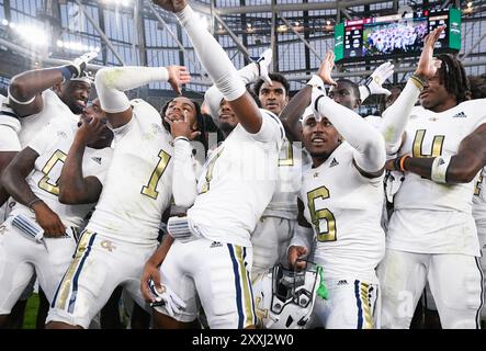 Dublino, Irlanda. 24 agosto 2024. Il team Georgia Tech festeggia alla fine del gioco Credit: Don Soules/Alamy Live News Foto Stock