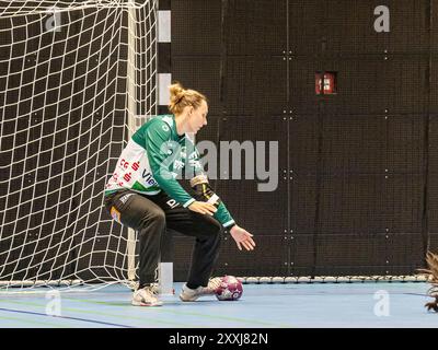 Neckarsulm, Germania. 24 agosto 2024. Petra Hlogyik (Frisch Auf Frauen, #72) pariert einen Wurf, HSG Bensheim-Auerbach vs. Frisch Auf Goeppingen, Handball, Frauen, SUN Handball Cup 2024, 24.08.2024 EIBNER/Michael Schmidt crediti: dpa/Alamy Live News Foto Stock