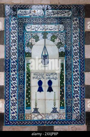 Dettaglio del mihrab piastrellato, moschea di Darwish Pasha, Damasco, Siria Foto Stock