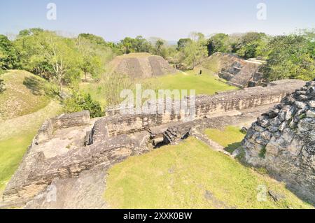 Xunantunich - sito archeologico dell'antica Maya nel Belize occidentale con la piramide El Castillo Foto Stock