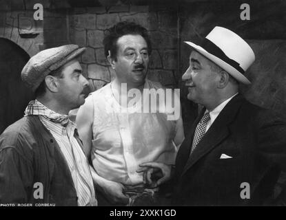 CHARLES BLAVETTE, RAIMU e FERNAND CHARPIN in una scena de LA FEMME DU BOULANGER / LA MOGLIE del FORNAIO 1938 regista MARCEL PAGNOL Novella JEAN GIONO sceneggiatura MARCEL PAGNOL Cinematografia GEORGES BENOIT musica VINCENT SCOTTO foto di ROGER CORBEAU Les Films Marcel Pagnol Foto Stock