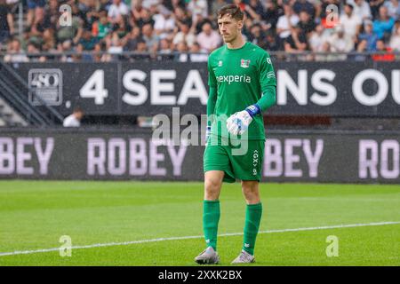 NIJMEGEN, PAESI BASSI - 24 AGOSTO: Il portiere Robin Roefs del NEC Nijmegen guarda durante l'incontro olandese Eredivisie tra NEC Nijmegen e PEC Zwolle al Goffertstadion il 24 agosto 2024 a Nijmegen, Paesi Bassi. (Foto di Raymond Smit/Orange Pictures) Foto Stock