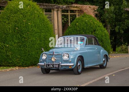 Berlina anni '1951 50 Blue Rover P4 da 2638 cc; auto d'epoca e d'epoca in mostra a Stanley Park Blackpool, Regno Unito Foto Stock