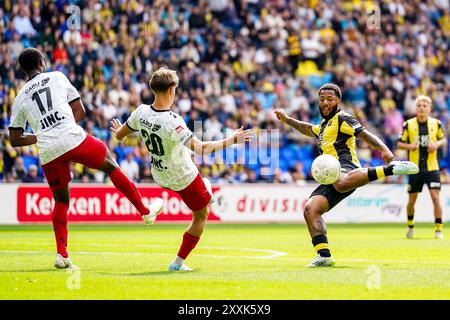 Arnhem, Paesi Bassi. 25 agosto 2024. ARNHEM, PAESI BASSI - AGOSTO 25: Dillon Hoogewerf di Vitesse spara durante la partita olandese Keuken Kampioen Divisie tra Vitesse e Excelsior Rotterdam al Gelredome il 25 agosto 2024 ad Arnhem, Paesi Bassi. (Foto di Rene Nijhuis/Orange Pictures) credito: Orange Pics BV/Alamy Live News Foto Stock