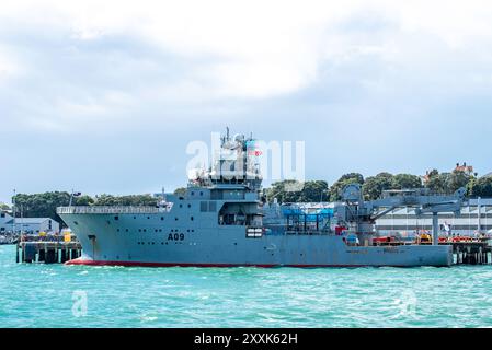 HMNZS Manawanui A09, una nave di supporto offshore multi-ruolo della Royal New Zealand Navy vista qui a Devonport (Auckland) Naval base - HMNZS PHILOMEL Foto Stock