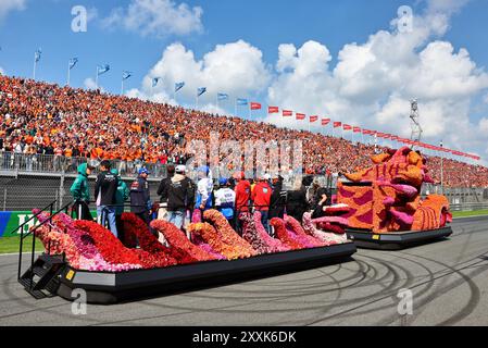 Zandvoort, Paesi Bassi. 25 agosto 2024. Parata dei conducenti. 25.08.2024. Formula 1 World Championship, Rd 15, Dutch Grand Prix, Zandvoort, Paesi Bassi, giorno della gara. Il credito fotografico dovrebbe essere: XPB/Alamy Live News. Foto Stock