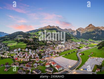 Engelberg, Svizzera nelle alpi al crepuscolo. Foto Stock