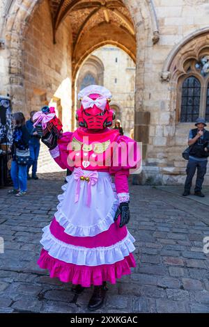 25 agosto 2024 festival Steampunk a Lincoln City. Steampunk, Steampunks at the Asylum, Lincoln, Lincolnshire, Regno Unito, Inghilterra, Steampunk è un sottogenere della fantascienza, che incorpora l'estetica di macchinari industriali a vapore del XIX secolo per creare una realtà futuristica alternativa. Foto Stock
