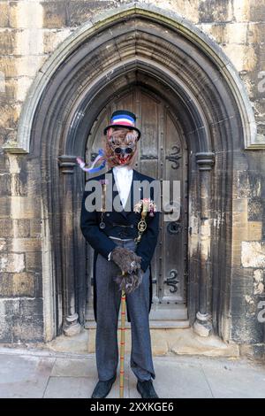 25 agosto 2024 festival Steampunk a Lincoln City. Steampunk, Steampunks at the Asylum, Lincoln, Lincolnshire, Regno Unito, Inghilterra, Steampunk è un sottogenere della fantascienza, che incorpora l'estetica di macchinari industriali a vapore del XIX secolo per creare una realtà futuristica alternativa. Foto Stock