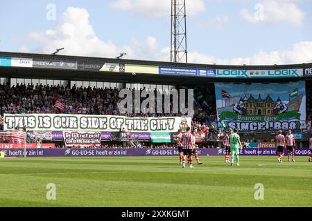 Rotterdam, Paesi Bassi. 25 agosto 2024. ROTTERDAM, PAESI BASSI - AGOSTO 25: I tifosi e i tifosi dello Sparta Rotterdam durante la partita olandese Eredivisie tra Sparta Rotterdam e Feyenoord allo Sparta-stadion Het Kasteel il 25 agosto 2024 a Rotterdam, Paesi Bassi. (Foto di Hans van der Valk/Orange Pictures) credito: dpa/Alamy Live News Foto Stock