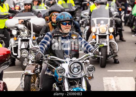 Bradford, Regno Unito. 25 agosto 2024. Shipley Harley Davidson Rally. Centinaia di moto e migliaia di spettatori si sono riuniti a Baildon per il 45° Shipley Harley Davidson Rally per partecipare al Big Ride Out. Crediti: Neil Terry/Alamy Live News Foto Stock