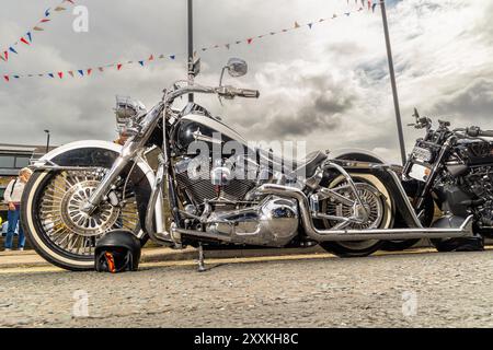 Bradford, Regno Unito. 25 agosto 2024. Shipley Harley Davidson Rally. Centinaia di moto e migliaia di spettatori si sono riuniti a Baildon per il 45° Shipley Harley Davidson Rally per partecipare al Big Ride Out. Crediti: Neil Terry/Alamy Live News Foto Stock