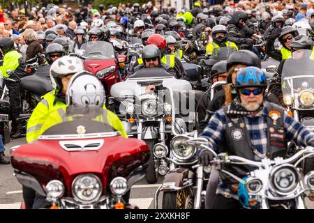 Bradford, Regno Unito. 25 agosto 2024. Shipley Harley Davidson Rally. Centinaia di moto e migliaia di spettatori si sono riuniti a Baildon per il 45° Shipley Harley Davidson Rally per partecipare al Big Ride Out. Crediti: Neil Terry/Alamy Live News Foto Stock