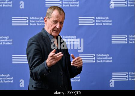 Edimburgo, Scozia, Regno Unito. 25 agosto 2024. Festival Internazionale del libro di Edimburgo: Alastair Campbell, giornalista, autore, stratega e emittente televisiva, al photocall ufficiale. Crediti: Craig Brown/Alamy Live News Foto Stock