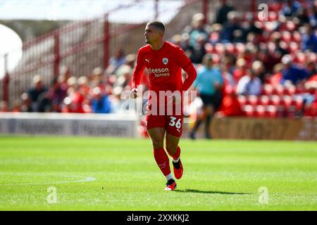 Oakwell Stadium, Barnsley, Inghilterra - 24 agosto 2024 Max Watters (36) di Barnsley - durante la partita Barnsley contro Northampton Town, Sky Bet League One, 2024/25, Oakwell Stadium, Barnsley, Inghilterra - 24 agosto 2024 crediti: Arthur Haigh/WhiteRosePhotos/Alamy Live News Foto Stock