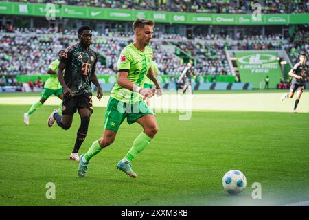 Wolfsburg, Germania. 25 agosto 2024. Alphonso Davis (FC Bayern Muenchen, #19) GER, VfL Wolfsburg vs. FC Bayern Muenchen, Fußball, 1. Bundesliga, 01. Spieltag, Spielzeit 2024/2025, 25.08.2024 NORMATIVE DFL VIETANO QUALSIASI USO DI FOTOGRAFIE COME SEQUENZE DI IMMAGINI E/O QUASI-VIDEO foto: Eibner-Pressefoto/Fabio Deinert Credit: dpa/Alamy Live News Foto Stock