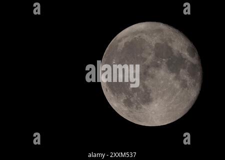 Luna piena. Copia spazio. Foto Stock
